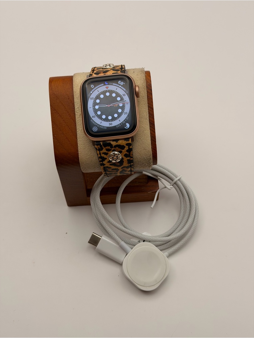 Apple Watch SE, 40mm, Very Good Condition, Tested, Charger Incl,‎ Leopard Band
